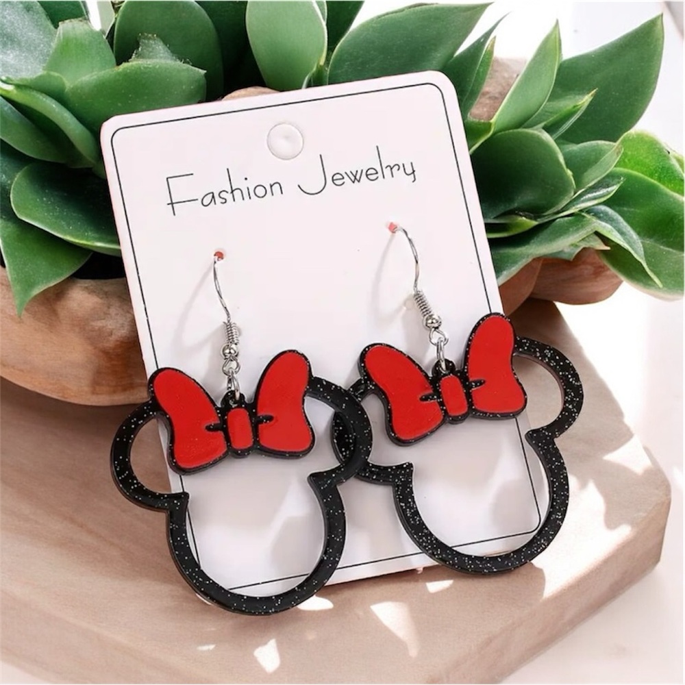 New Minnie Mouse Earrings
